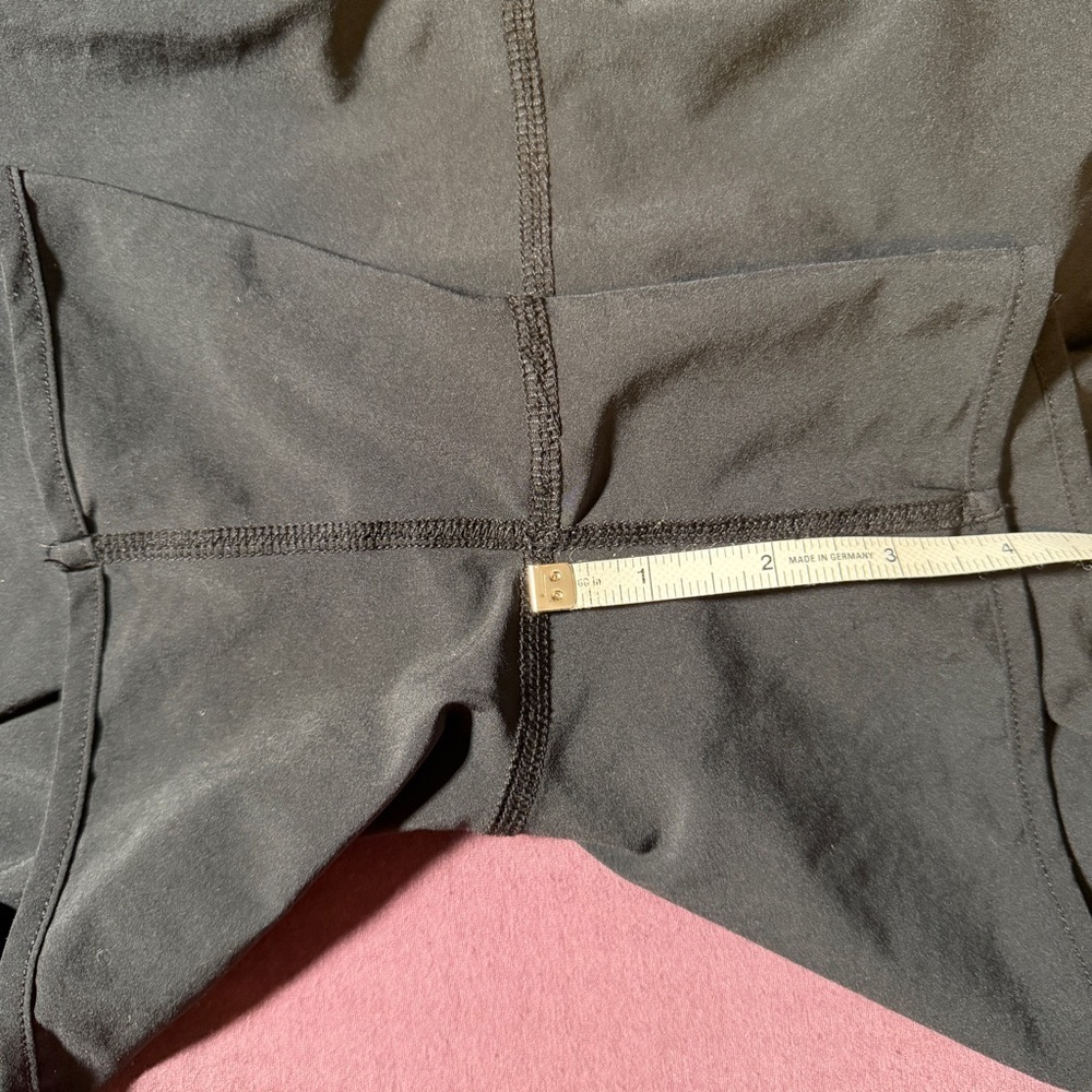 Rabbit Women's Hopper 4" Running Shorts in Black - Size XS - Picture 4 of 6